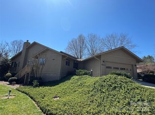 402 Red Oak Dr, Hendersonville, NC 28791