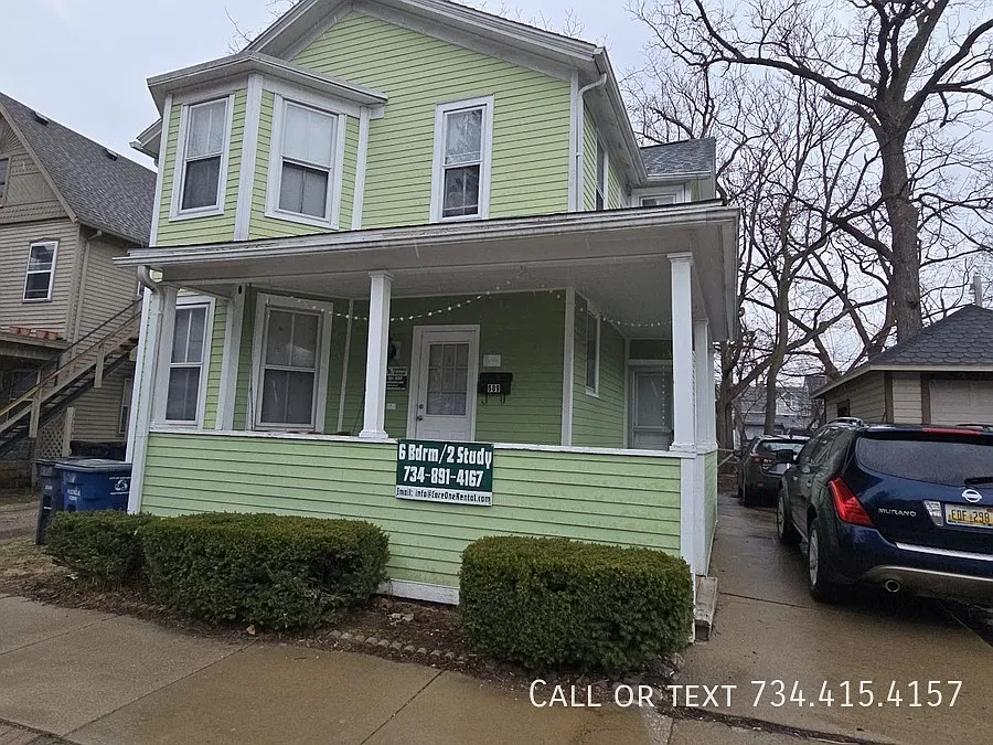 609 E Ann St