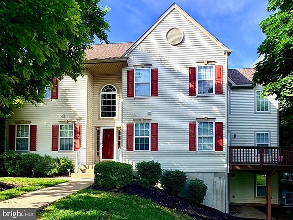 2nd image of 700 Gilbert Pl