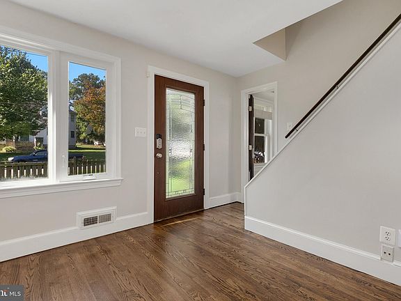 5th image of 906 Maple Ave
