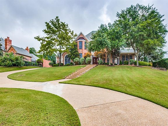 2nd image of 2301 Versailles Ct