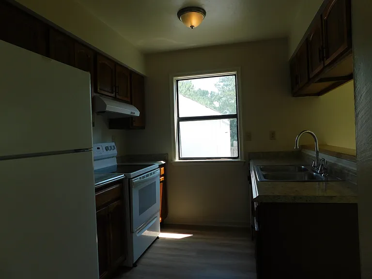 215 Greenbrier Ave — Photo 6