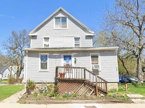 658 Bay St