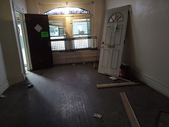 4th image of 2430 W Jackson Blvd