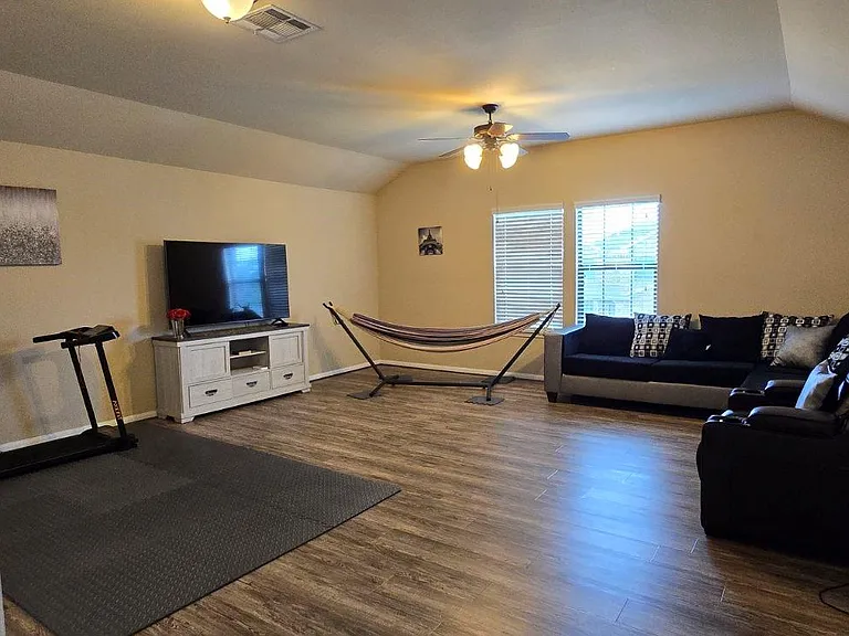 10111 Bitternut Hickory Ln — Photo 11