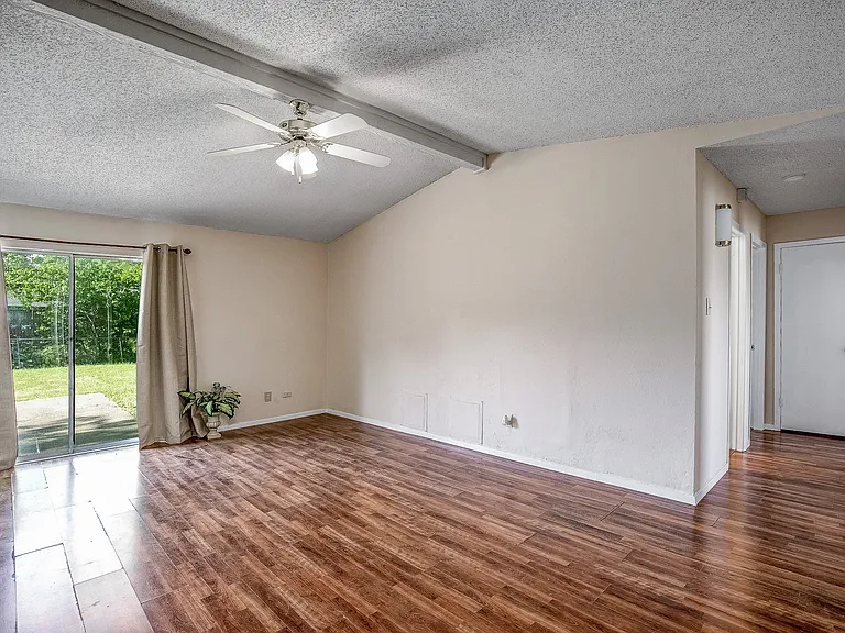 1717 Palisades Dr — Photo 13