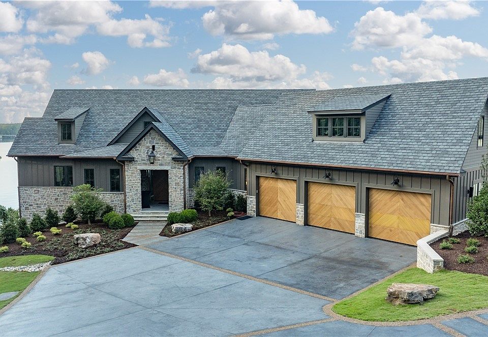 1st image of 14870 Edgewater Dr