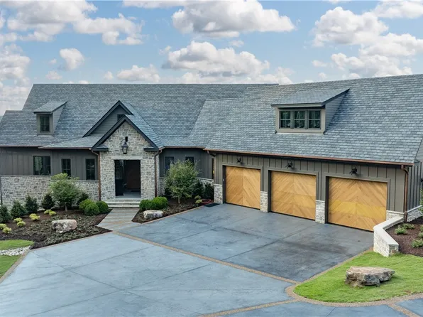 14870 Edgewater Dr, Northport, AL 35475