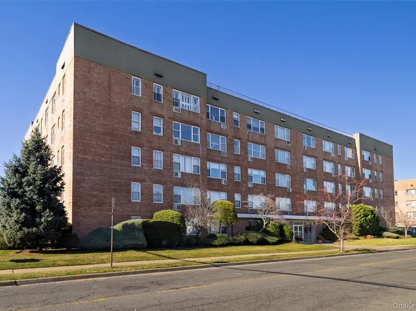 280 Guy Lombardo Avenue #3D, Freeport, NY 11520