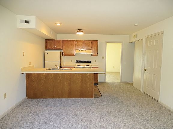 3rd image of 685 Brunnerville Rd