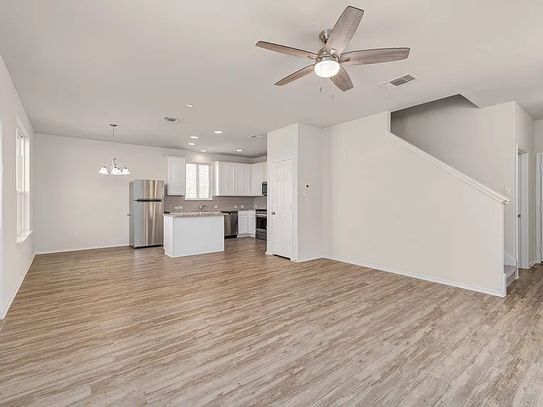 158 Pepperbark Loop — Photo 4