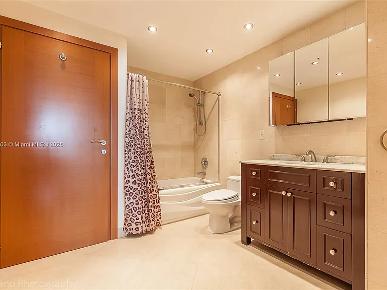 19380 Collins Ave #427 — Photo 5