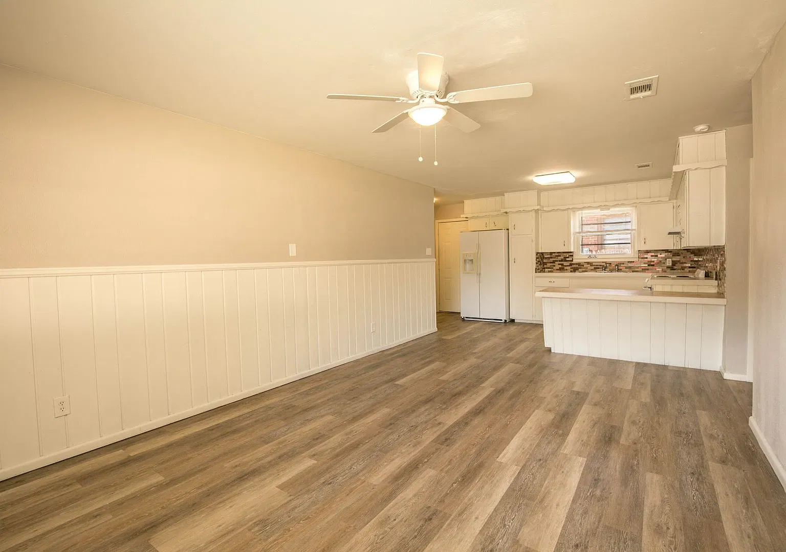 Nice Centrally located Home — Photo 2