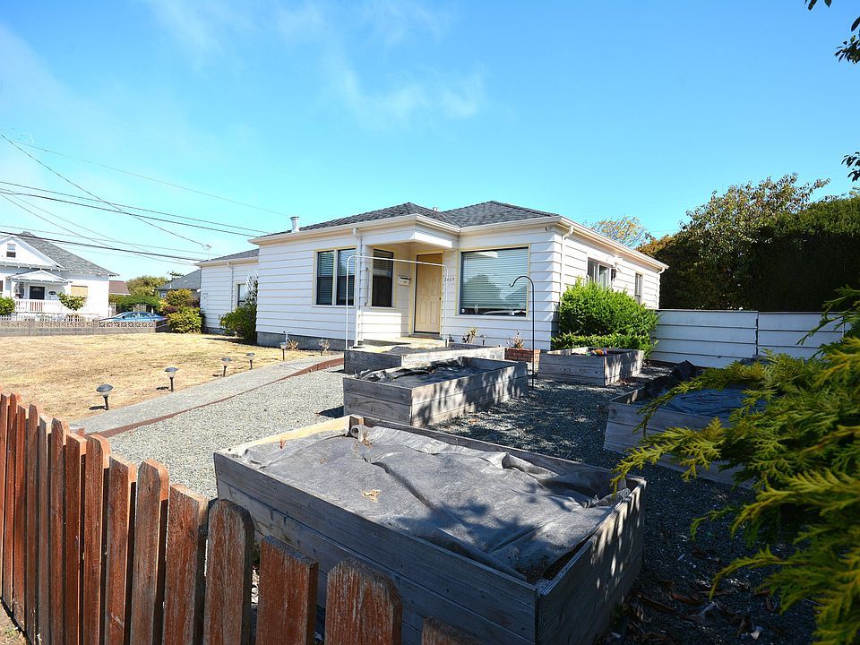 1st image of 2409 Pine St