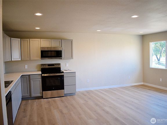 3rd image of 9854 Apple Road NE