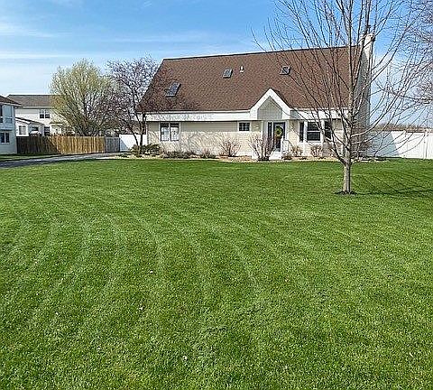 2nd image of 415 Shamrock Cir