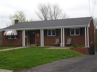 205 Castle Dr, West Mifflin, PA 15122
