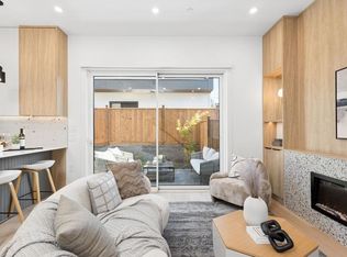2752 Graveley St #2, Vancouver, BC V5K3J8