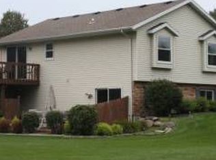 1046 Fountain Dr, Sun Prairie, WI 53590