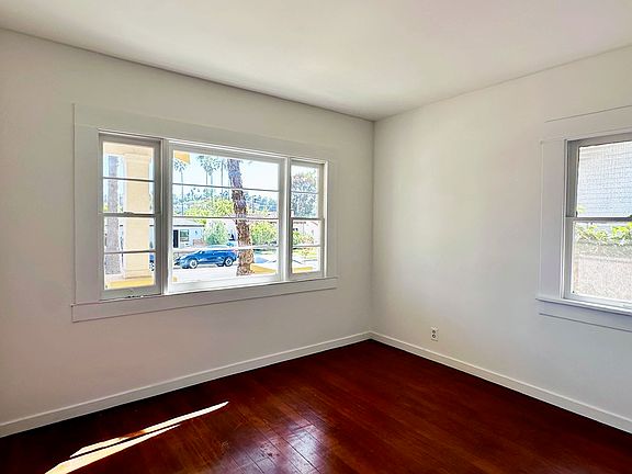 4th image of 4939 Meridian St