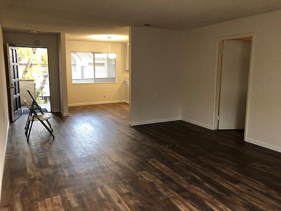 3rd image of 497 La Conner Dr APT 3