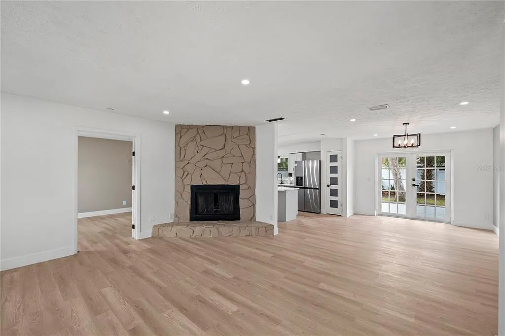 4 bed, 2.0 bath, 1548 sqft, $2,550 — Photo 4