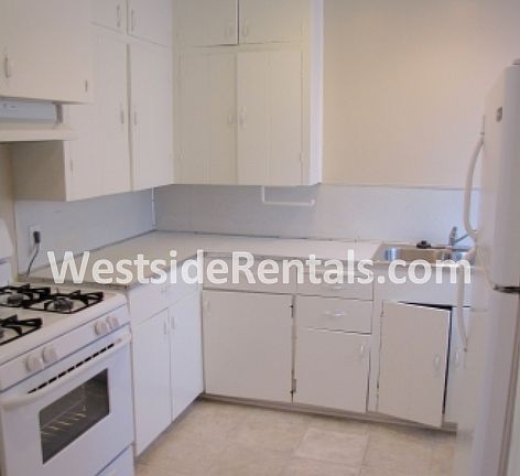 4th image of 117 E 15th St APT A