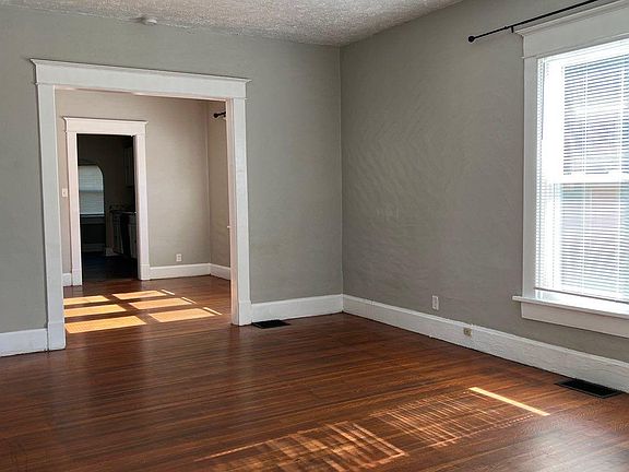 4th image of 3951 N Park Ave