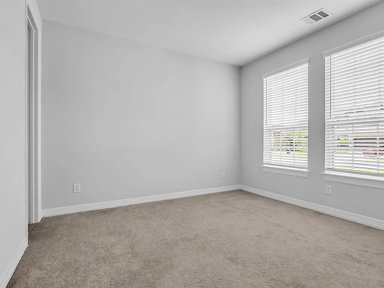 2115 Jitterbug Ln — Photo 10