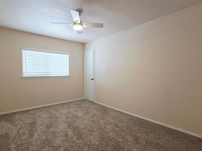 402 Empresario Dr — Photo 28