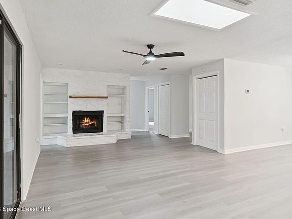 4th image of 1760 Harbor Oaks Pl