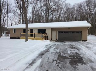 1075 NE River Rd, Lake Milton, OH 44429