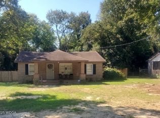 1574 Colonial Dr, Macon, GA 31204