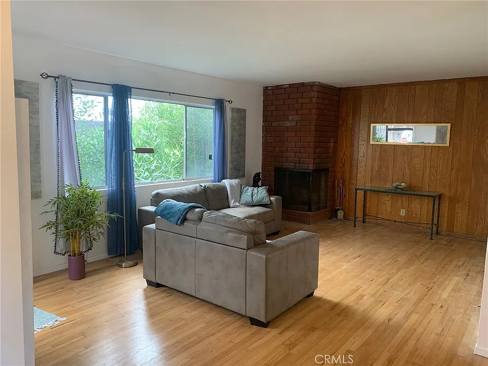 744 W 33rd St