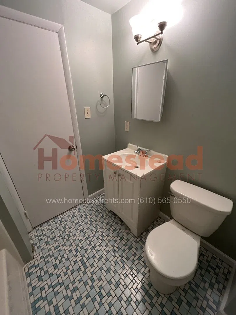 121 Long Ln — Photo 2