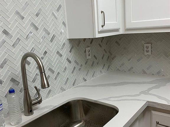 3rd image of 1021 Autumn Cir #A