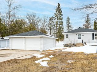 415 Columbus Ave, Cohasset, MN 55721