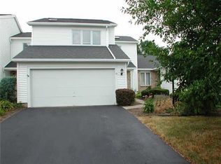 18 Sunburst Cir, Fairport, NY 14450