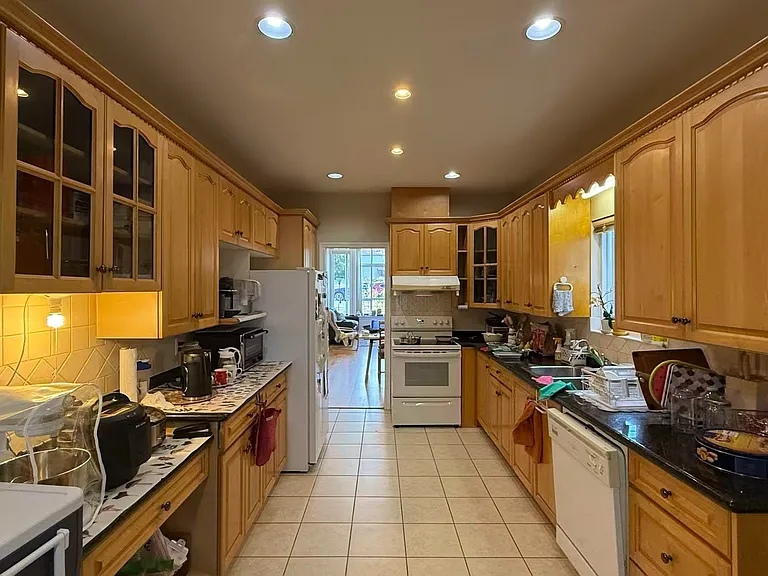4994 Victory St #MAIN HOUSE — Photo 10