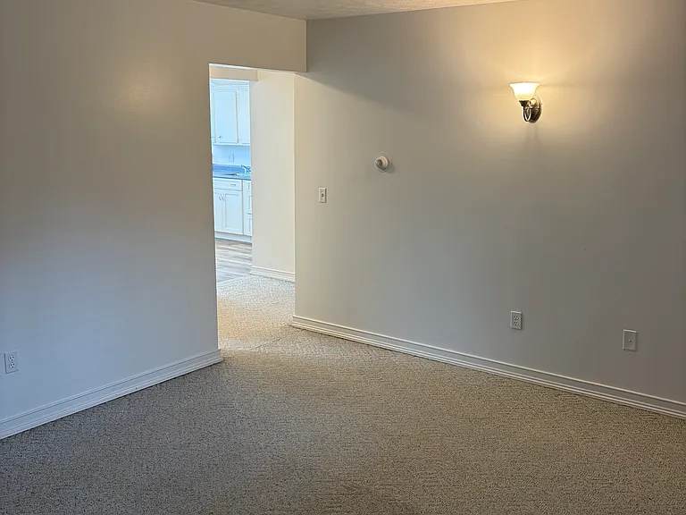 104 W Pulteney St #105 — Photo 6