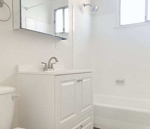 5th image of 2001 N Beachwood Dr #9A