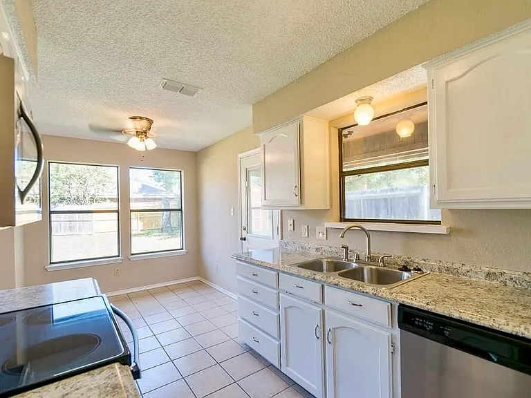 3502 Wentworth Dr — Photo 4
