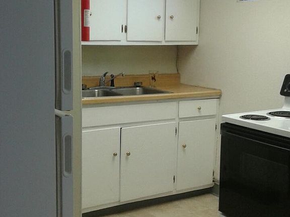 2nd image of 707 Reynolds St Unit B