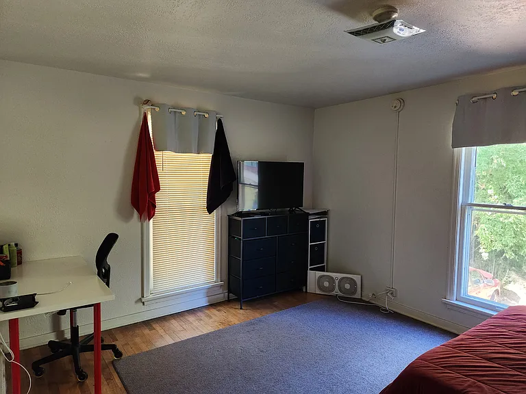 1233 S Dewey St — Photo 6