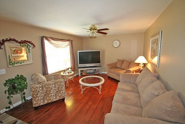 2nd image of 1676 Knightwood Ln