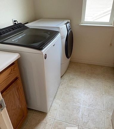 4th image of 968 Heartland Dr Room F
