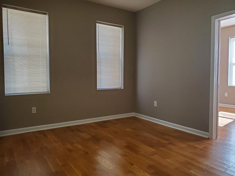2nd image of 146 Manhattan Ave #1E