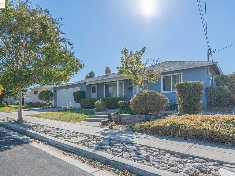 3873 Stanford Way — Photo 7