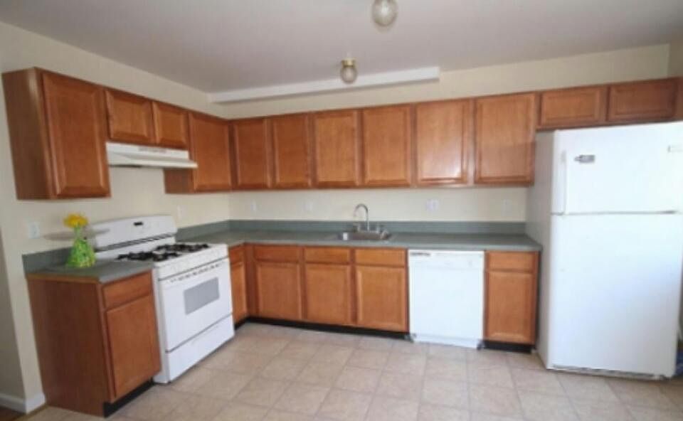 2nd image of 19 Mersereau Ave