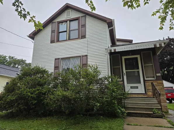 706 W 11th Ave, Oshkosh, WI 54902